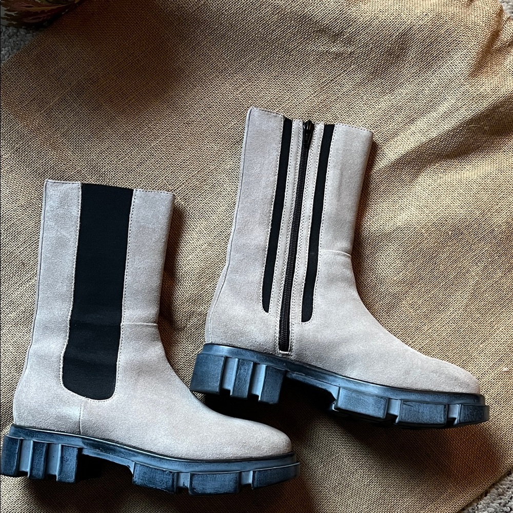 Free people Women's Boots size 39 or 8 medium